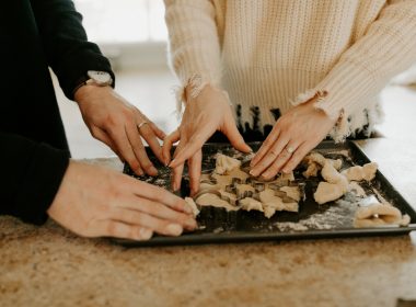 shallow focus photo of person touching black tray