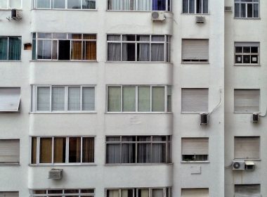 gray concrete building