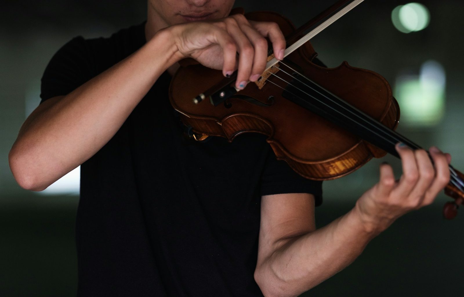 man playing violon